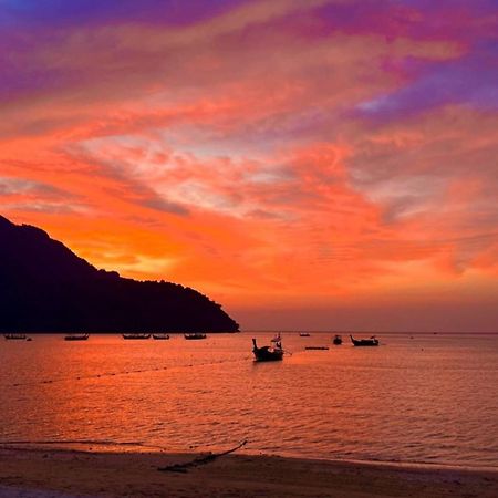 Blanco Beach Bar Hostel Phi Phi Islands Esterno foto