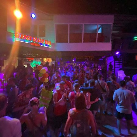 Blanco Beach Bar Hostel Phi Phi Islands Esterno foto
