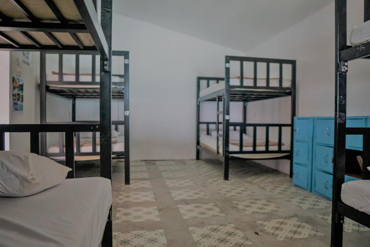 Blanco Beach Bar Hostel Phi Phi Islands Esterno foto