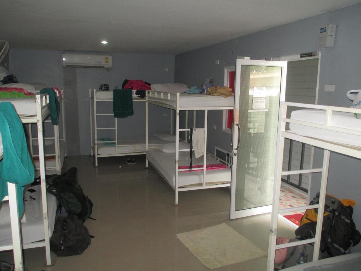 Blanco Beach Bar Hostel Phi Phi Islands Esterno foto
