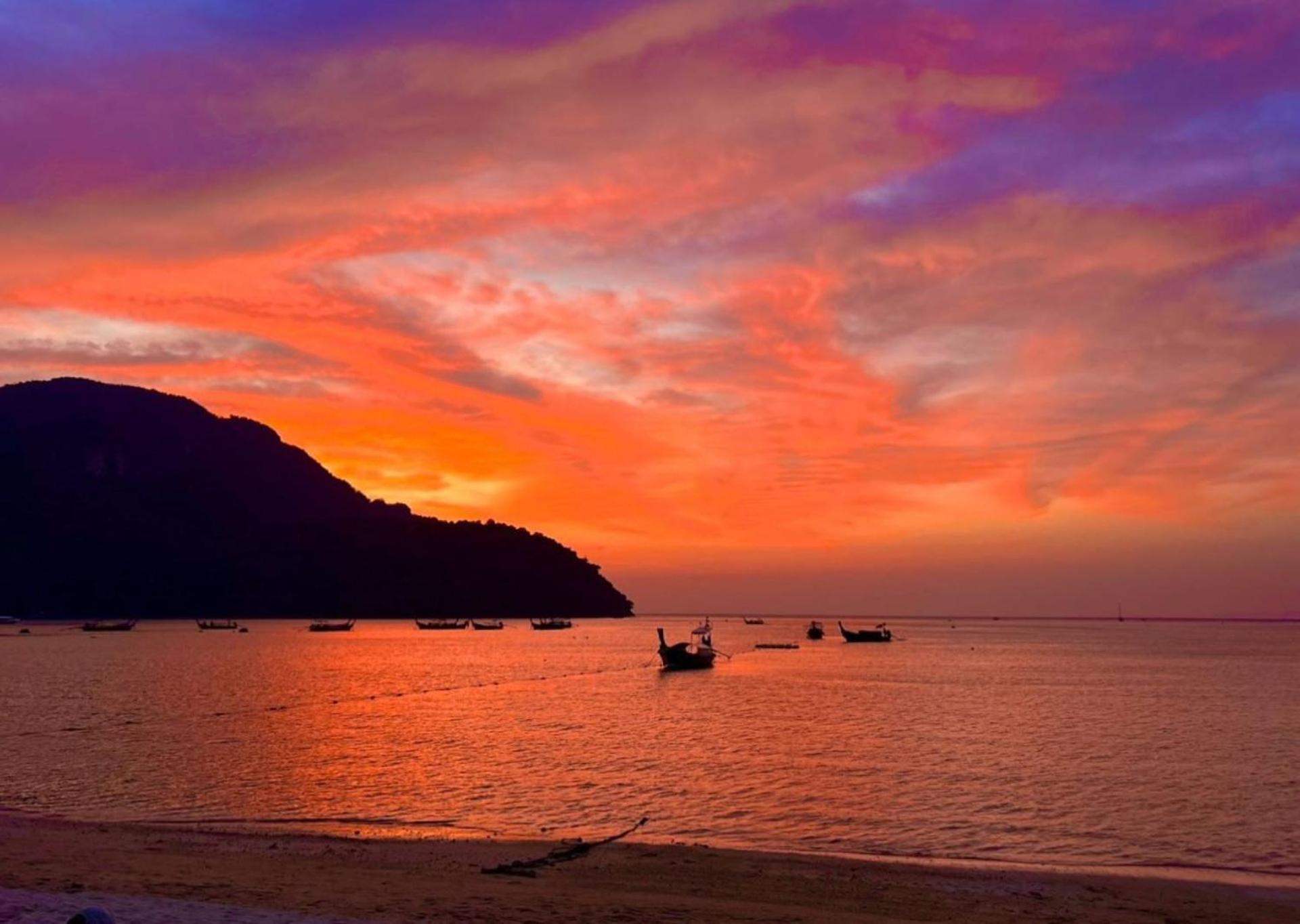 Blanco Beach Bar Hostel Phi Phi Islands Esterno foto