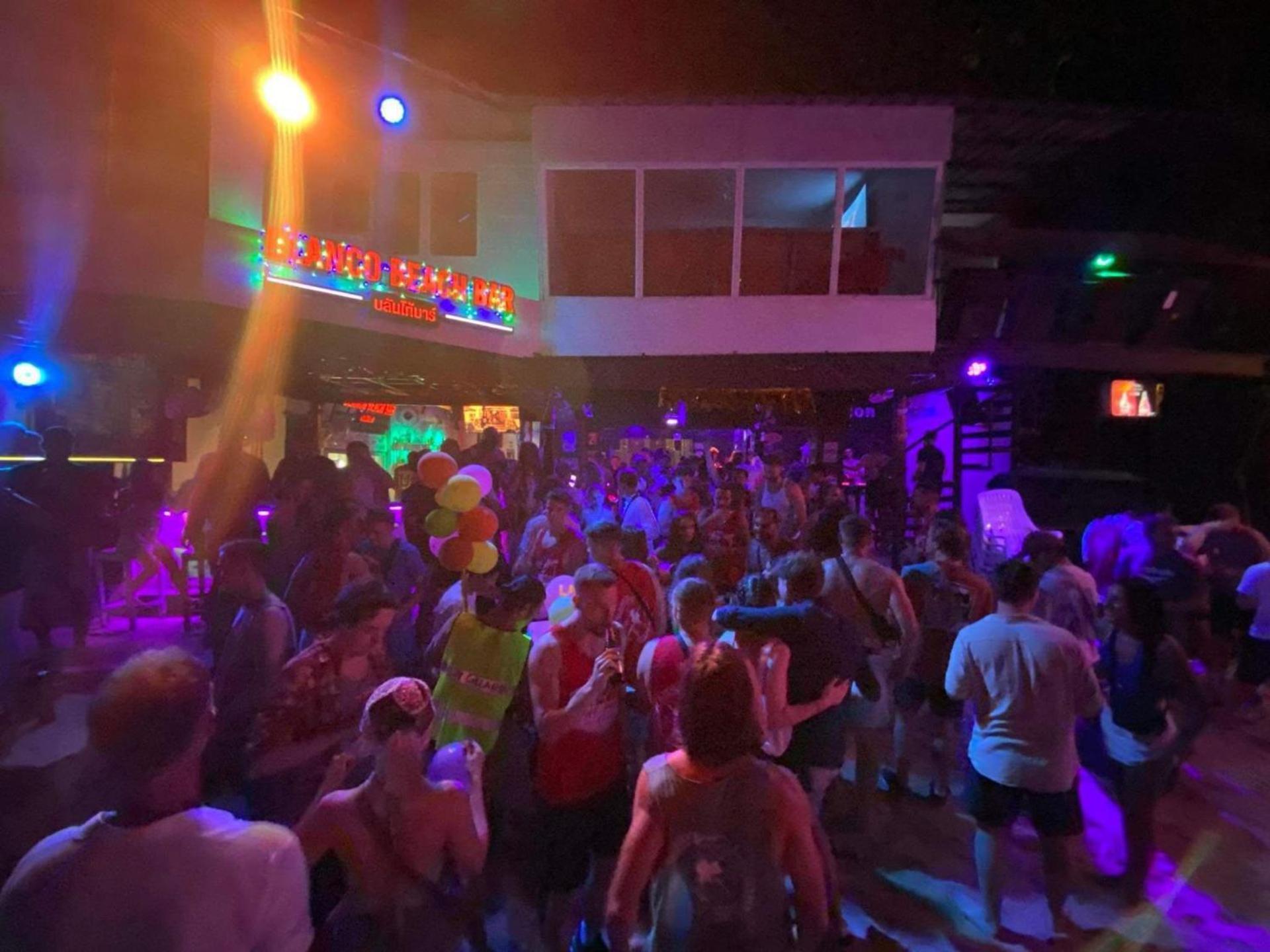 Blanco Beach Bar Hostel Phi Phi Islands Esterno foto